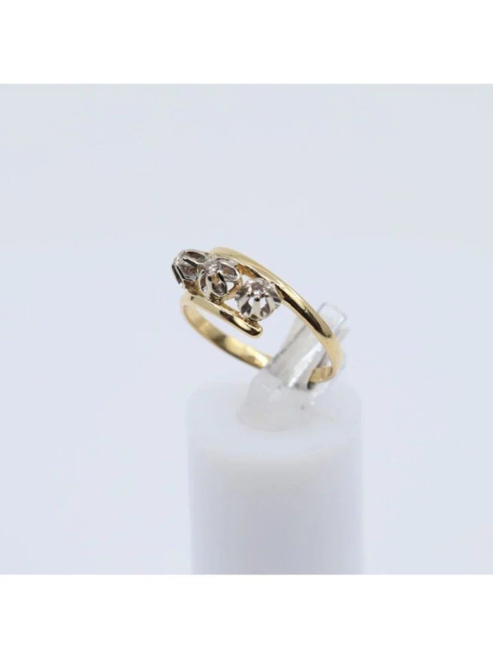 Unique 18K Two Tone Multi Color Gold Designer 3 Stone Diamond Ring - Size 7.50